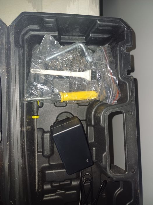 Mini drujba cu acumulatori, 6 inch, 21 V, 2 baterii, valiza !