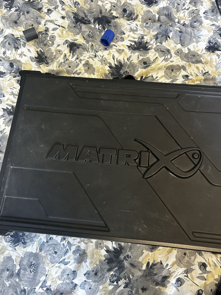 Продава се маса matrix  pro rigid feeder tray