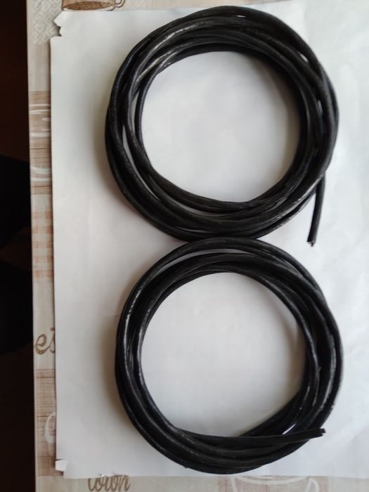 Продам  2  мотка  брогированного кабеля.