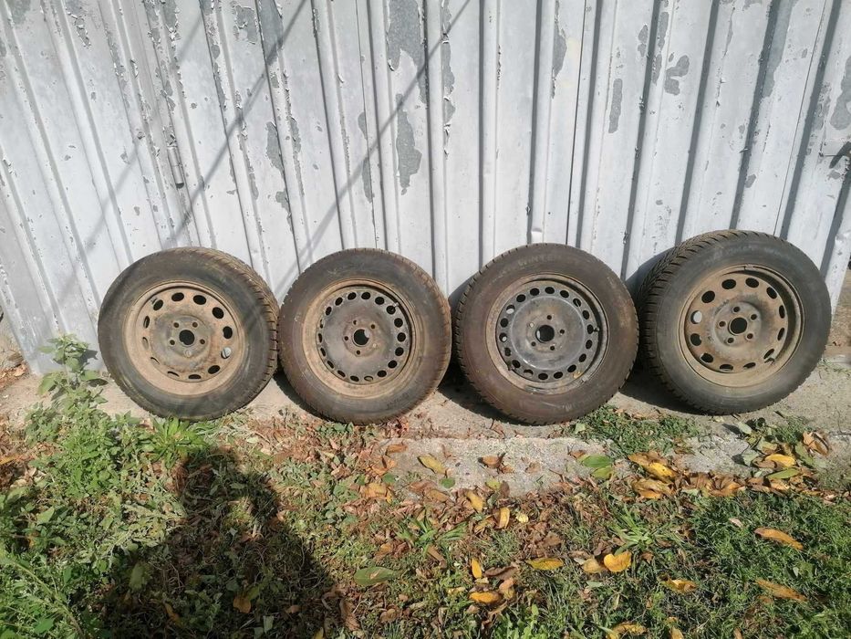 Anvelope iarnă + jante 195/65/R15 Diplomat stare foarte bună - 897 lei