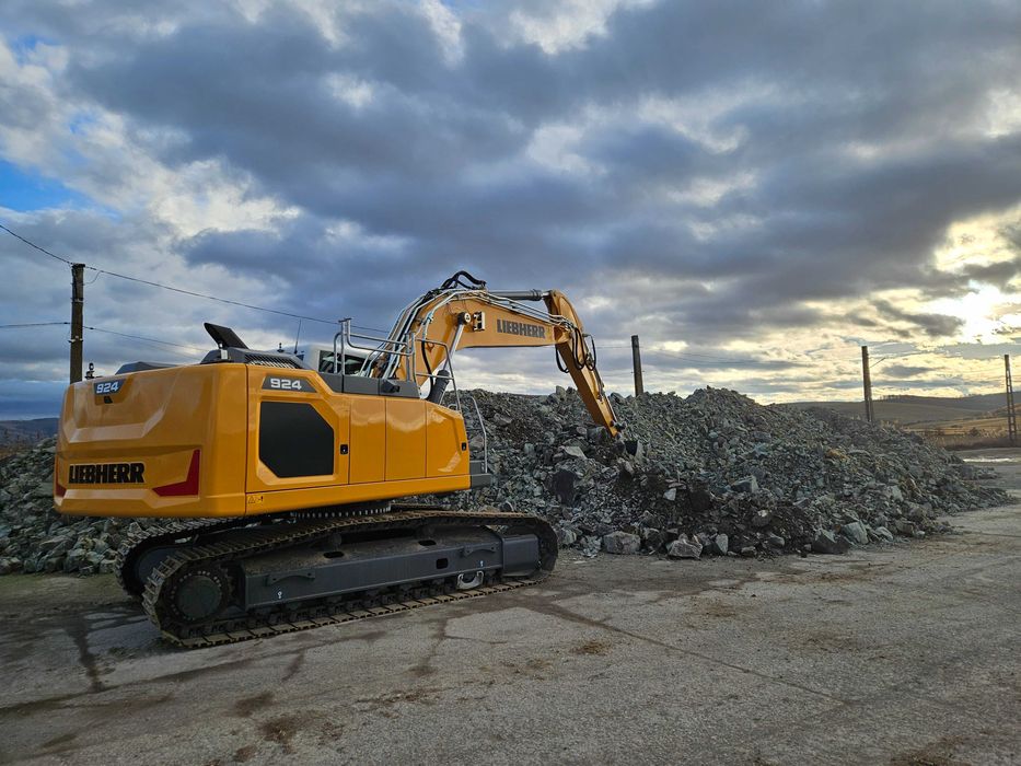 Excavator R924 de inchiriat pe termen lung