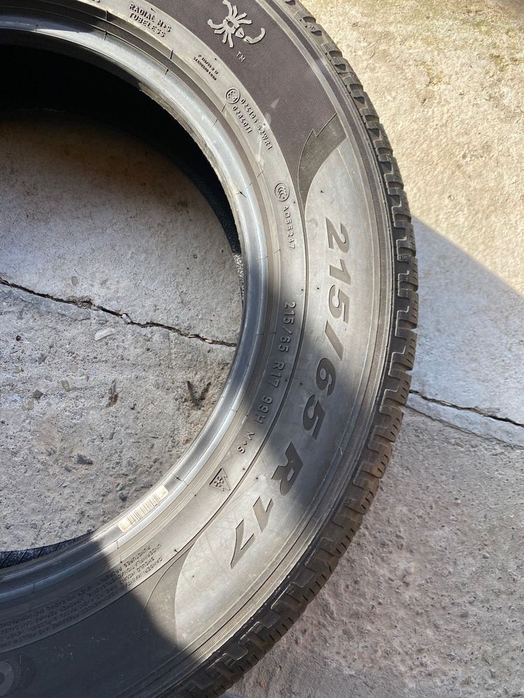 2 buc iarna 215/65/17 Pirelli Scorpion