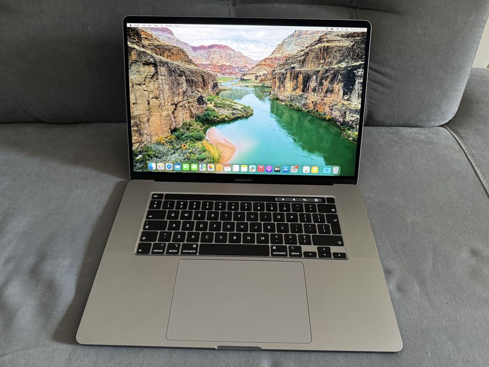 Macbook pro 16 i9 32gb 1tb 90 cicluri impecabil