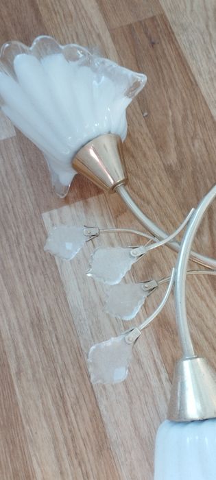 Продам люстру в отличном состоянии