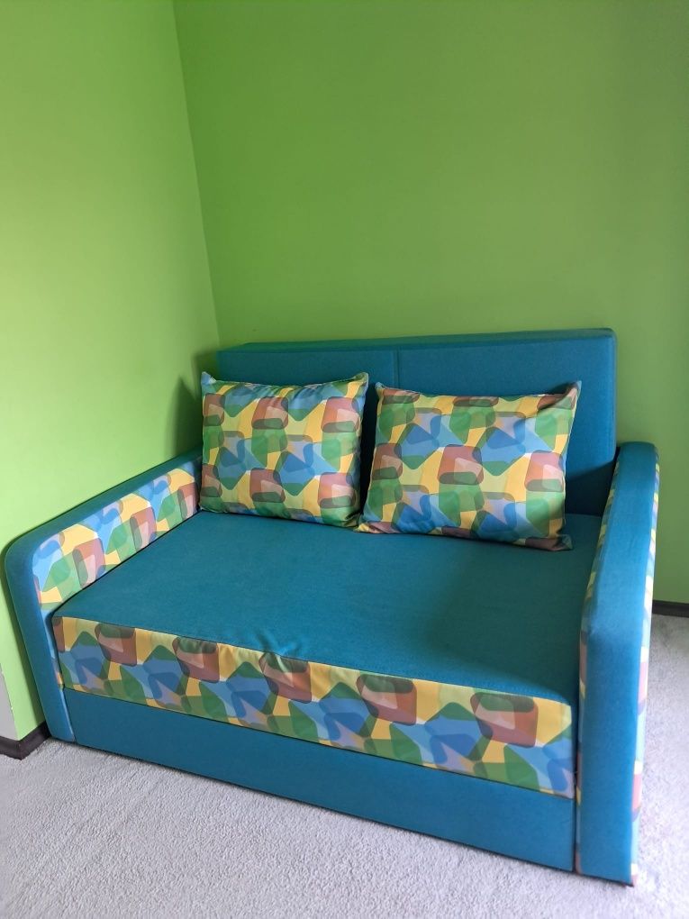Canapea extensibila cu loc pentru depozitare
