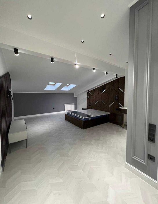 ЖК «Новомосковская» (дуплекс)
8/7-8/8
Площадь: 345 м²