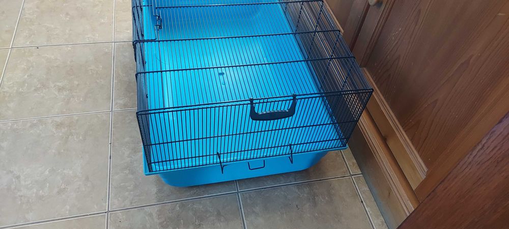 Cusca pentru Pisoi ,Iepuri, Pui , Etc , ca Noua .