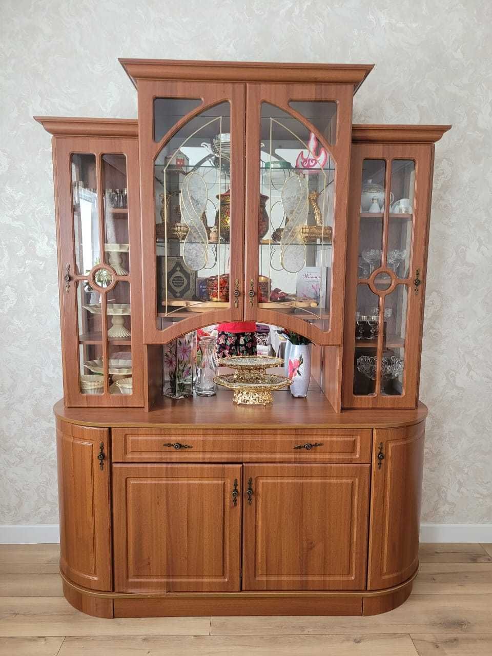 Мебельная горка для посуды