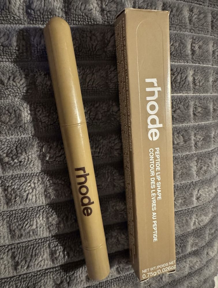 Rhode peptide lip shape молив за устни