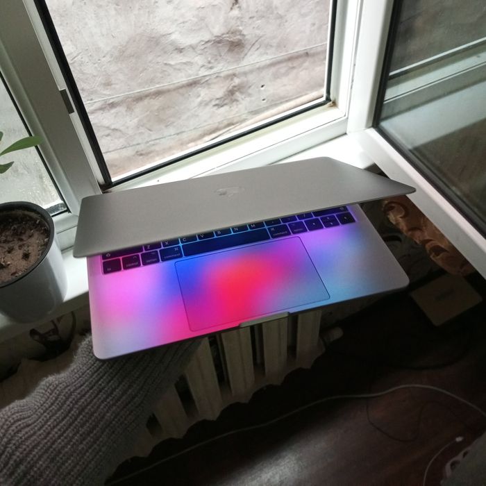 Свой топ MacBook PRO. Состояние отличное топ.