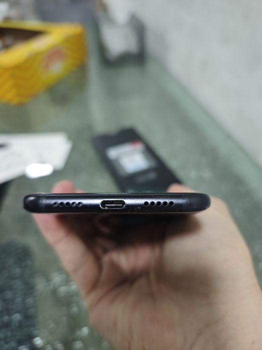 продается Mi 8 xiaomi 6/128 мгб