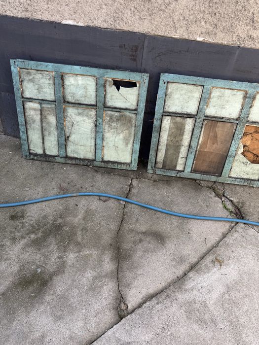 Продам оконные рамы 2 штуки дерево