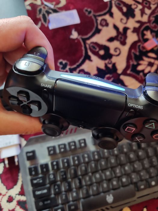 Vând PS4 Pro + jocuri incluse