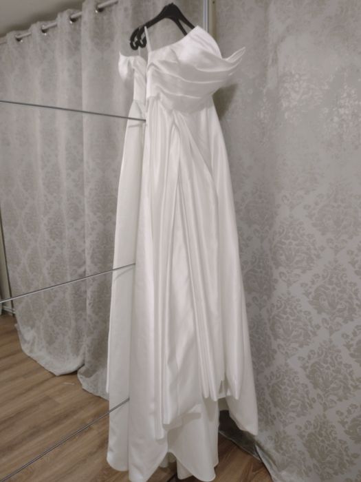Rochie de mireasa ,satin ivoire,nouă