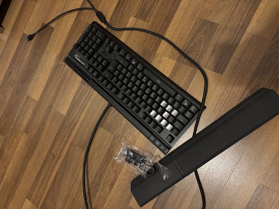 Клавиатура и слушалки