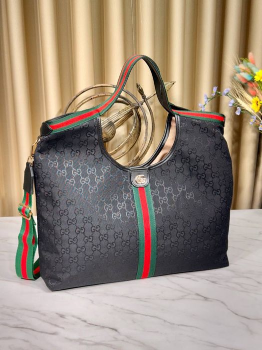 Дамска чанта Gucci тип торба