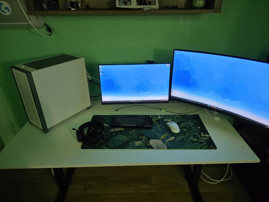 Vând setup de gaming complet: PC + Monitoare + Periferice