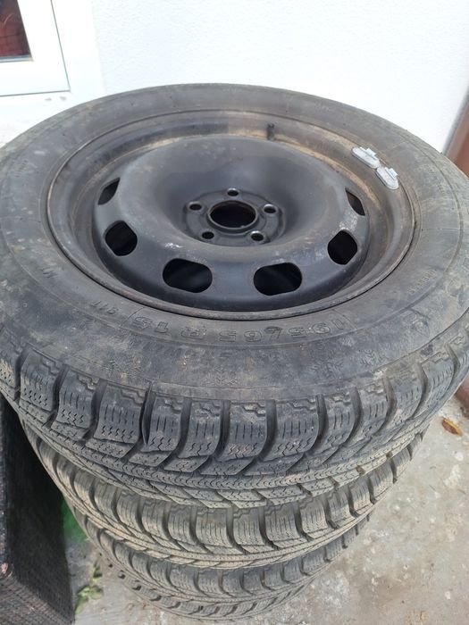 Oferta! ! 4 jante pe 15") in 5 prezoane gama VW
