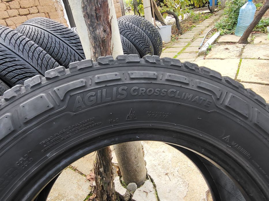 2бр 205/70/15 С 8платови за бус мишелин гумите са запазени 2023г