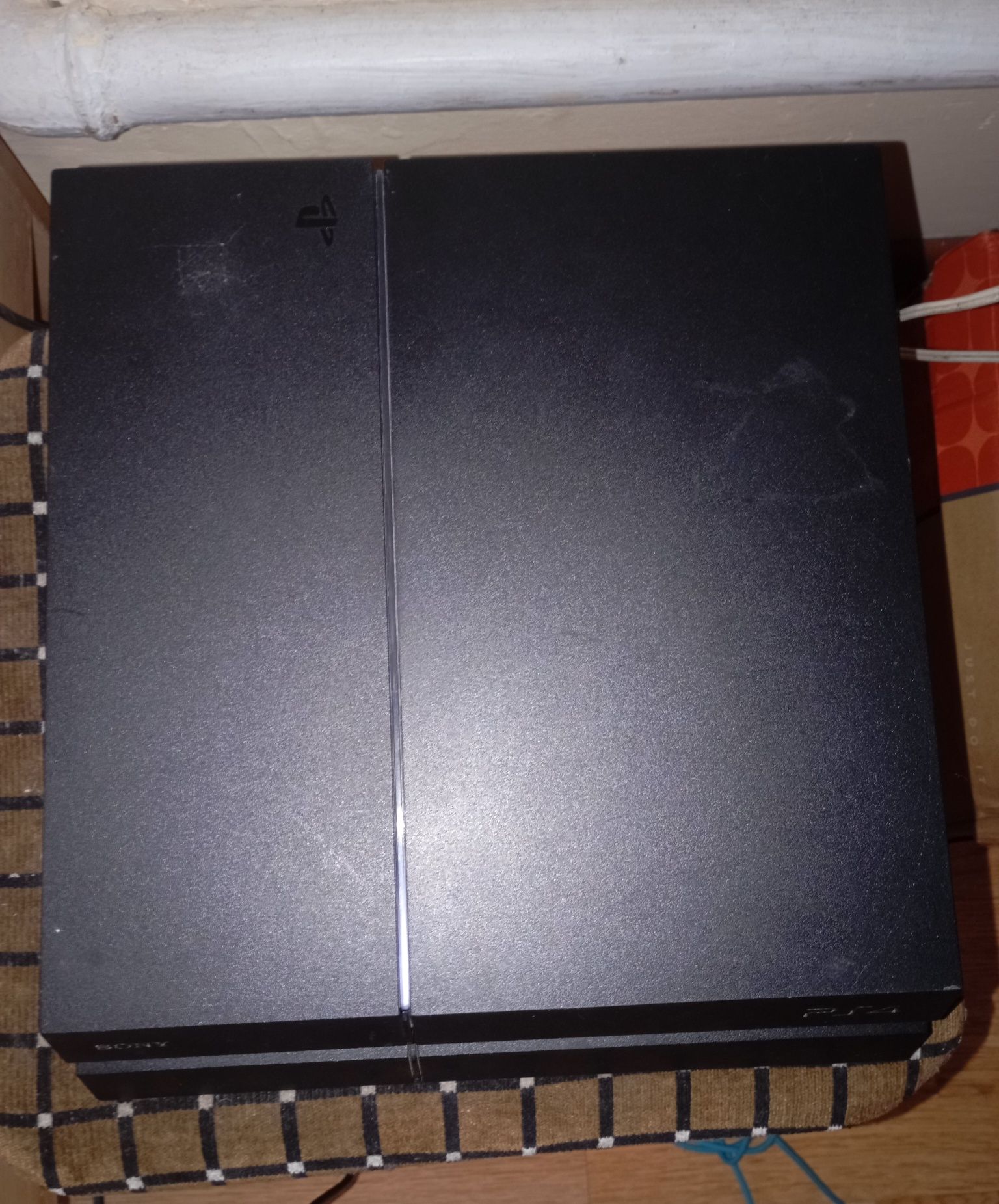 Продам playstation 4 fat 1 tb