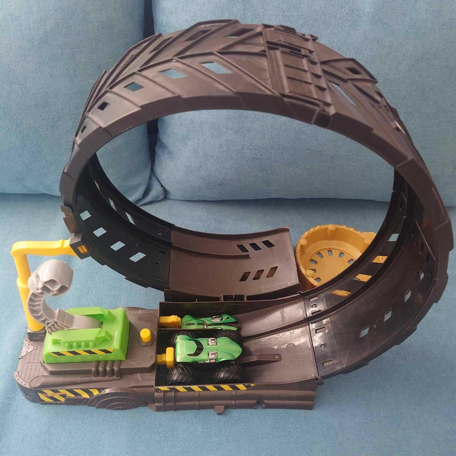 Писта Hot Wheels епичен лупинг