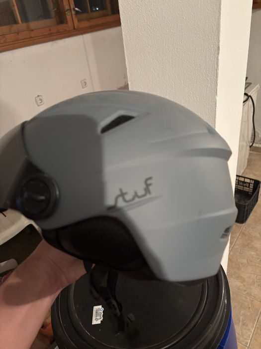 Продавам ски обувки голям номер и 2 бр каски