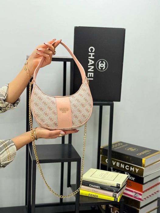 Geanta Guess noua !!! Dimensiuni 24/13 !!!