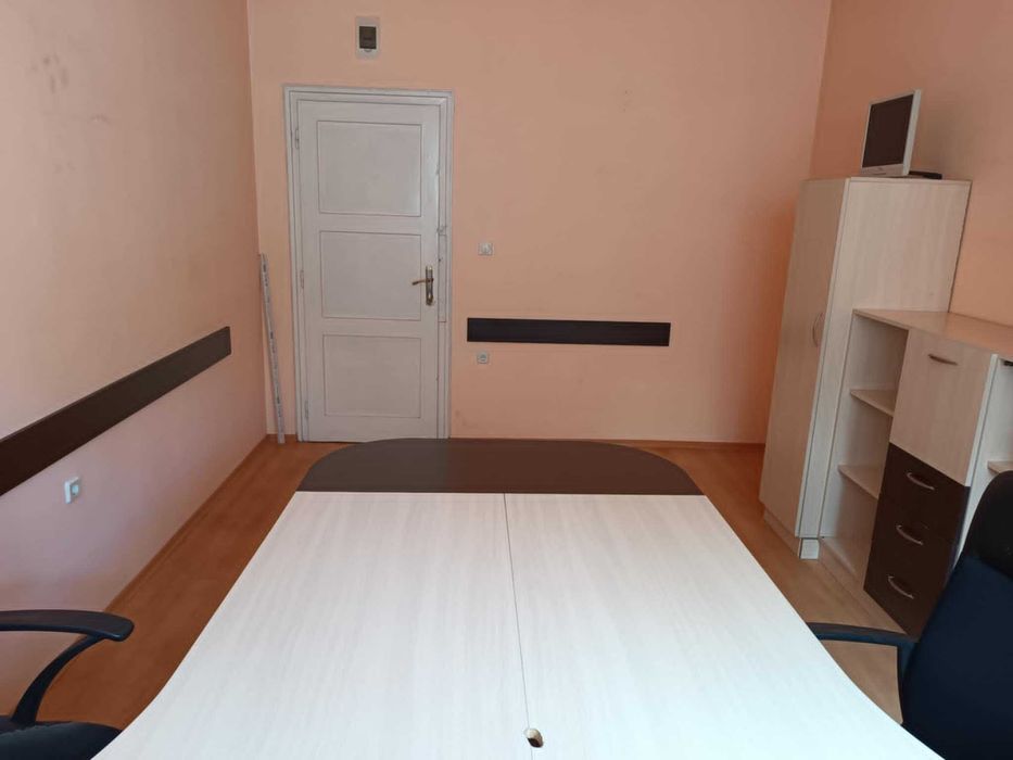 Дава се под наем Офис в Перник, Бели брег - 20 кв.м за 153 € - Снимка #4