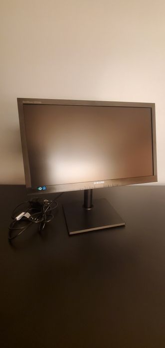 Monitor Samsung SyncMaster S22A460 – 22 inchi LED

Vând monito