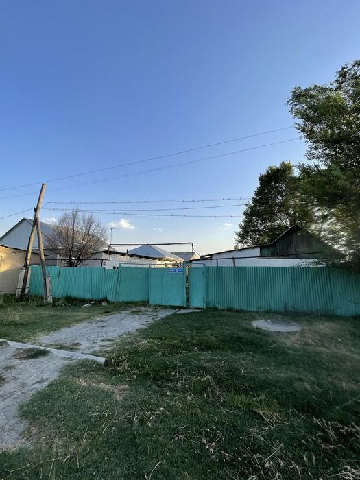 Дом с участком и магазином