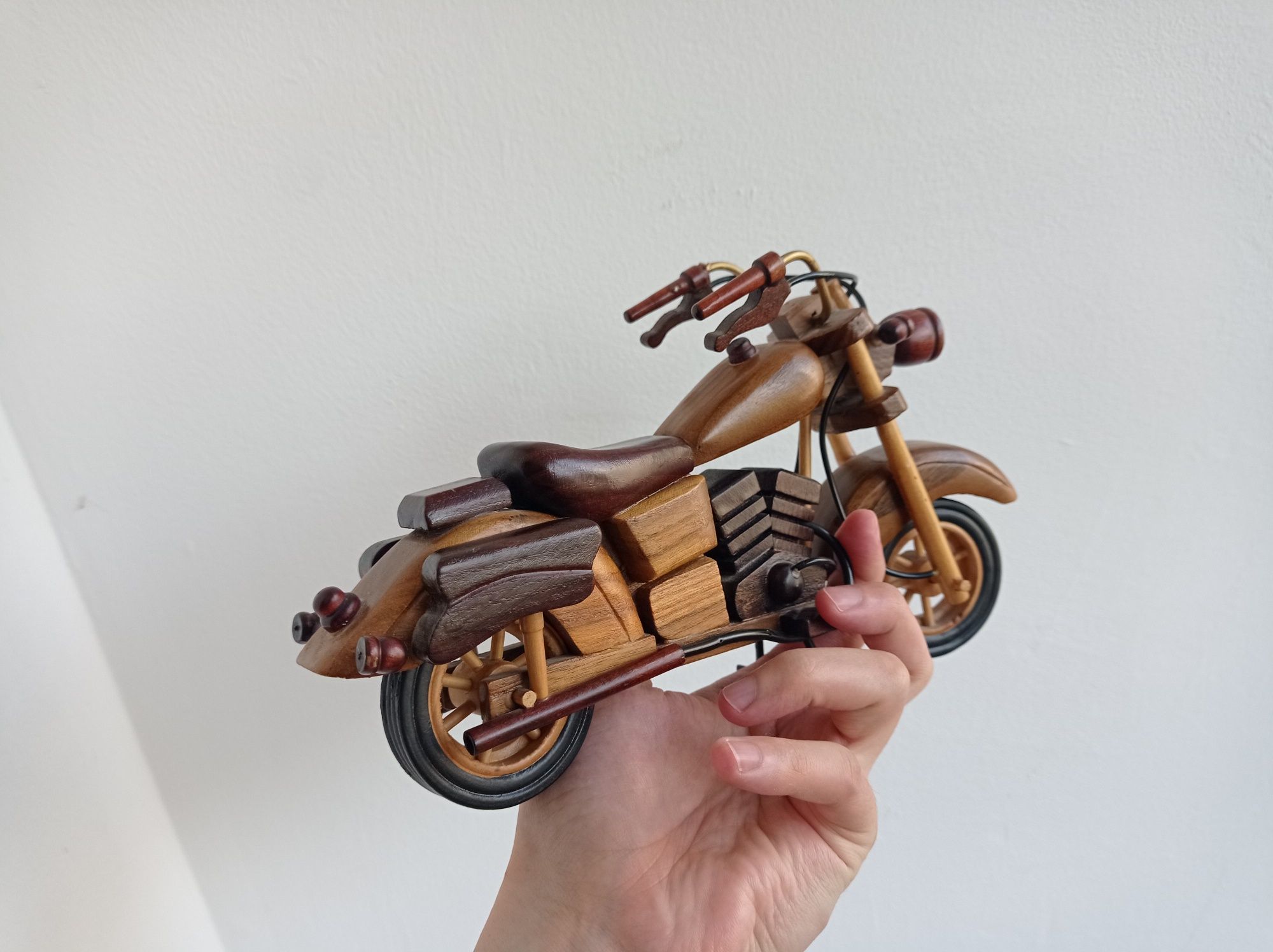 Jucarie motocicleta decorativa clasica realizata din lemn macheta