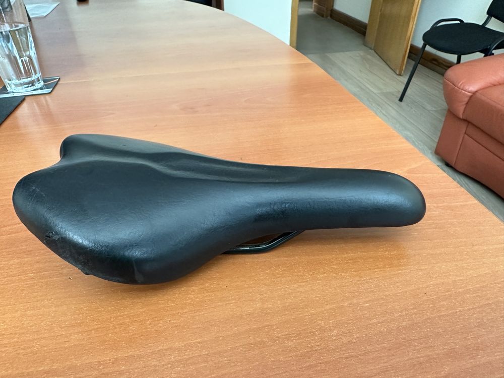 Седалки Selle Italia нови и Rockrider, грипове нови два модела