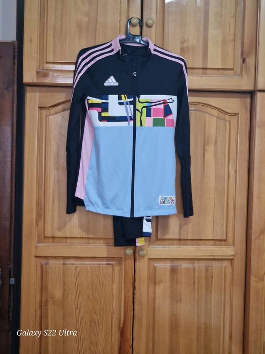 Оригинален спортен екип на Адидас!