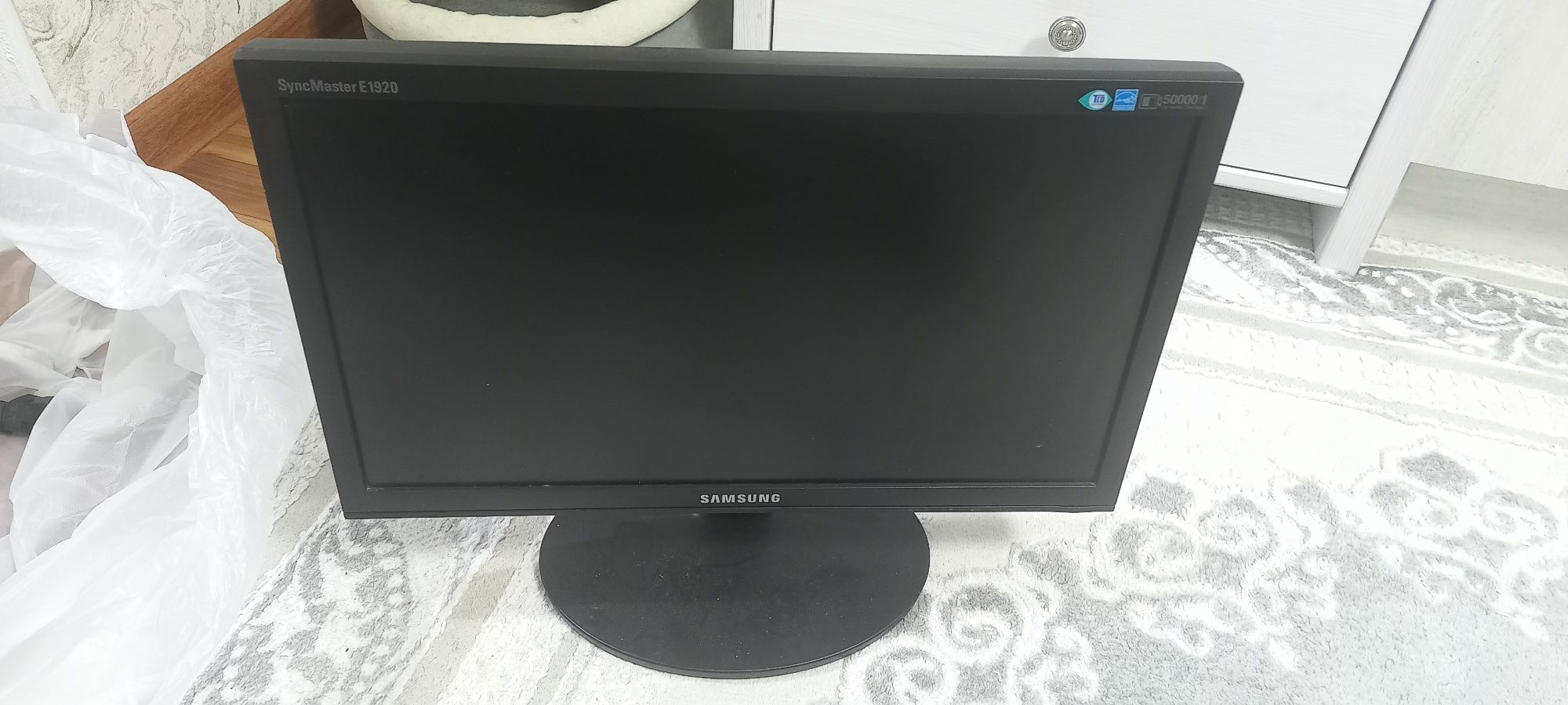 Монитор Samsung E1920N