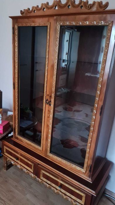 Vitrina in stare foarte buna