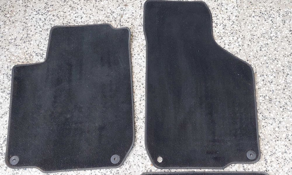 VW Bora, golf 4 оригинални мокетни стелки