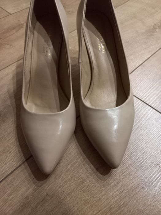 Продам туфли классические модельные , матовые,