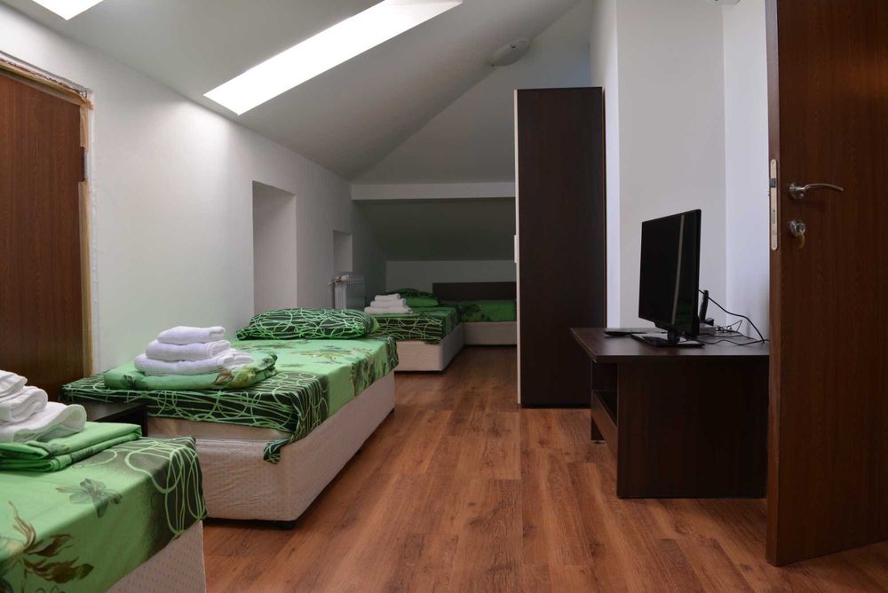 Дава се под наем Къща в с. Чупрене, Област Видин - 450 кв.м за 2397 € - Снимка #16