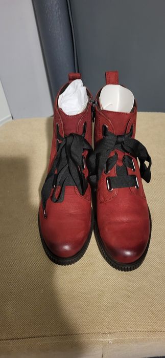 Ghete dama din piele