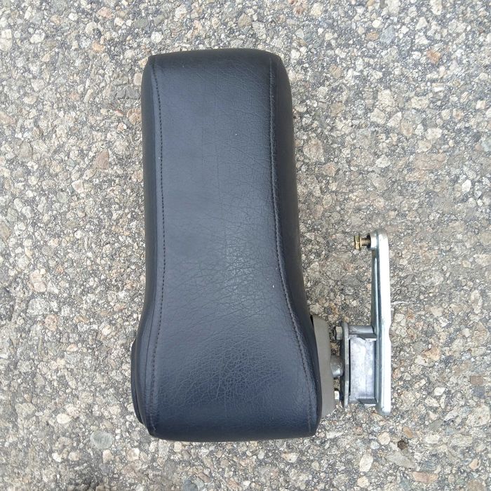 Продавам подлакътник за Мерцедес w124