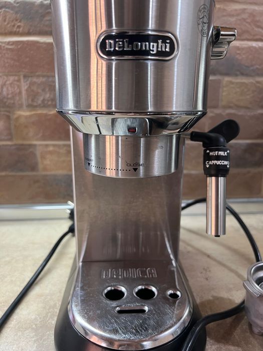 Кафемашина De'Longhi Dedica, EC682M