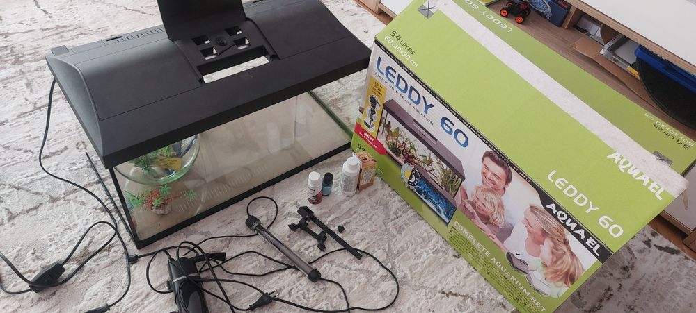 Аквариум 54л. Размери 60-30-30