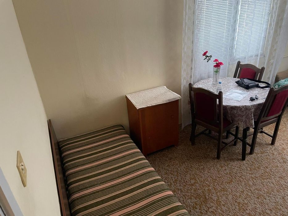 Дава се под наем Двустаен апартамент в Бургас, Изгрев - 55 кв.м за 153 € - Снимка #2