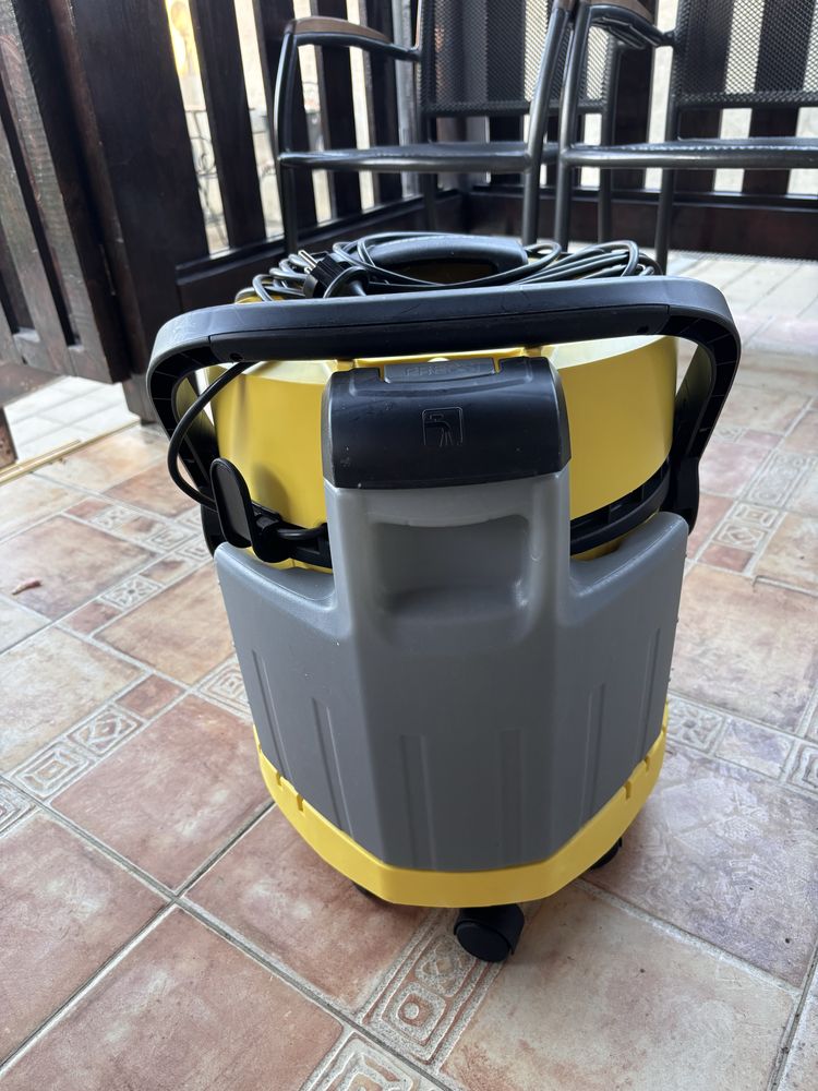 Aspirator cu spalare injectie- extractie Karcher SE 4002