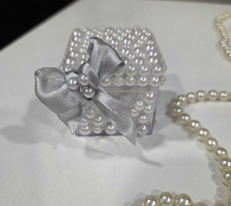 Кутийка за сватбени халки с перли