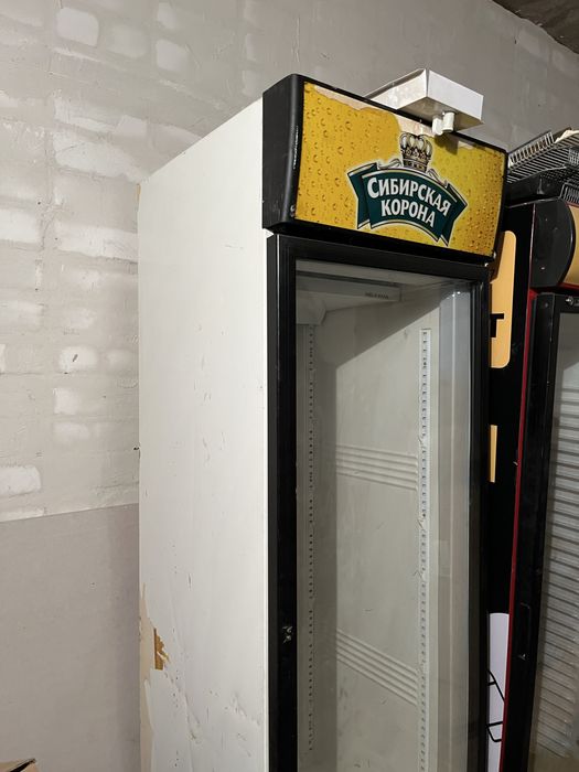 Холодильник витрина доя напитков с полками