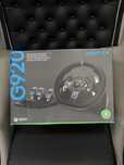 Продавам волан с педали Logitech G920