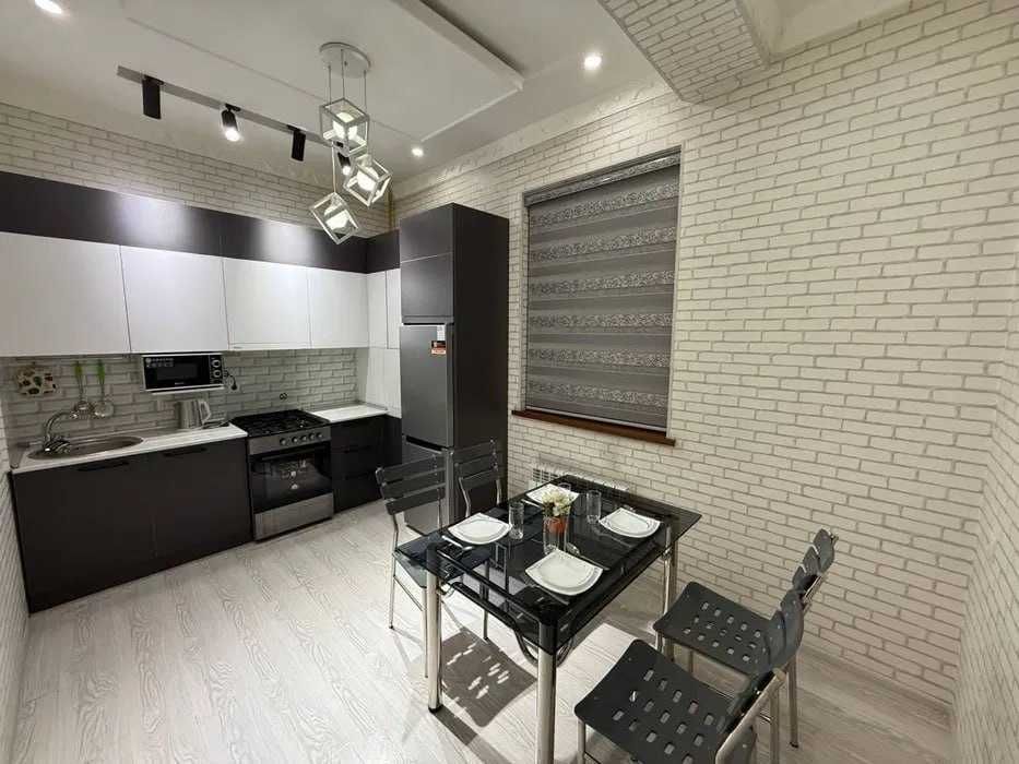 Максим Горький (БИЙ), Сдаю Cрочно  кв-ру 2-комю 6/9!  318*