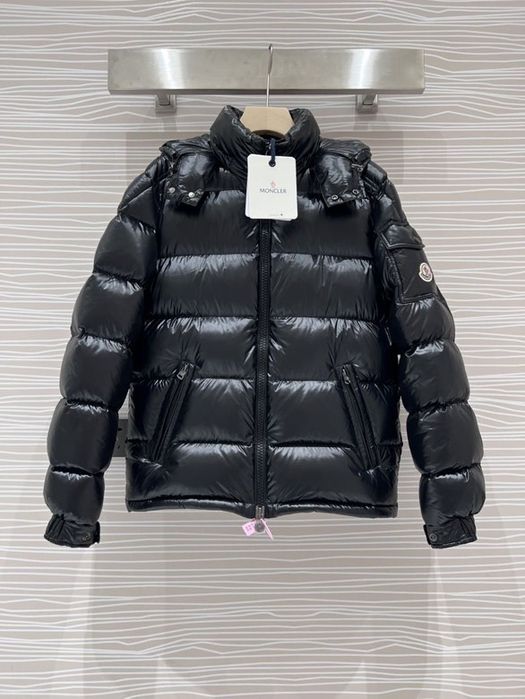 vand geaca moncler maya