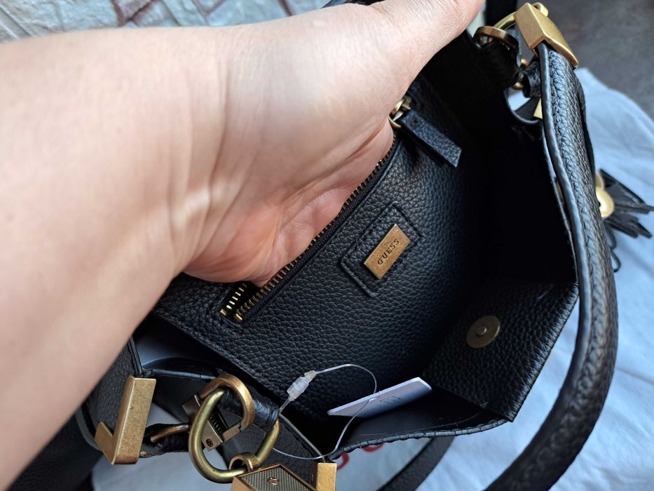 дамска чанта,GUESS-черна чанта,гес,нова